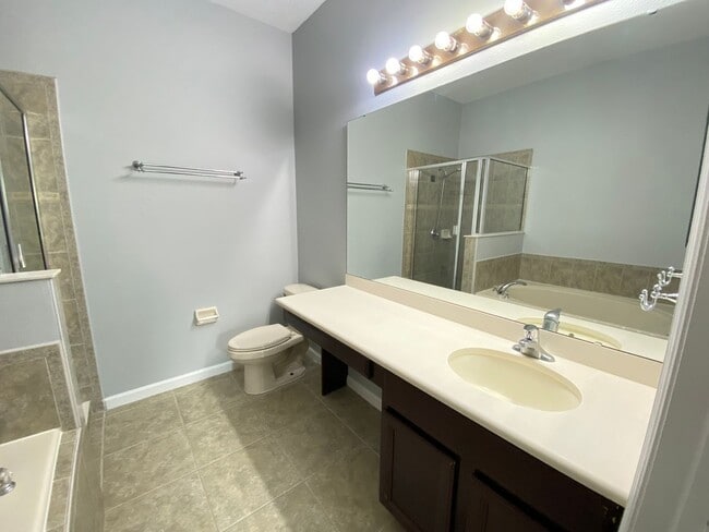 Building Photo - 5 bed / 2.5 bath Lake Nona Townhome!