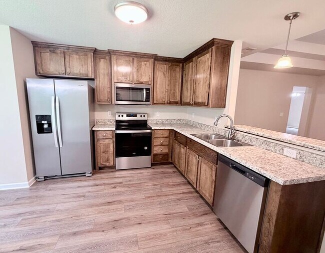 Building Photo - 5890 Daffodil Dr