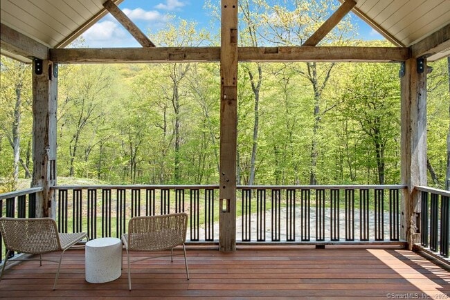 Building Photo - 121 Quaker Hill Rd