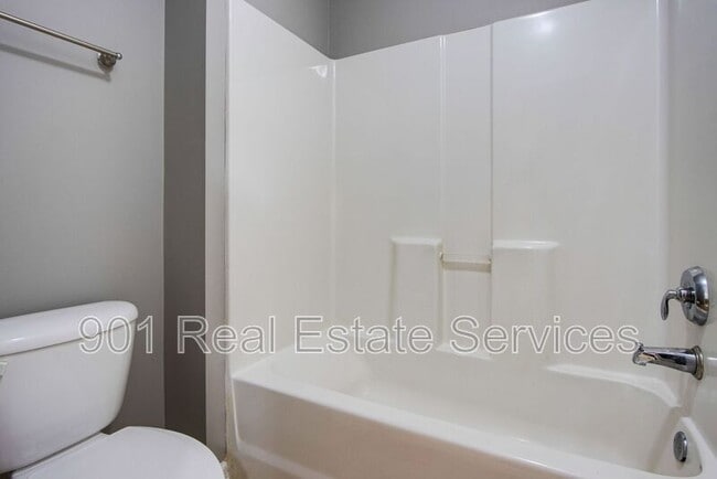 Building Photo - 1413 Island Town Dr