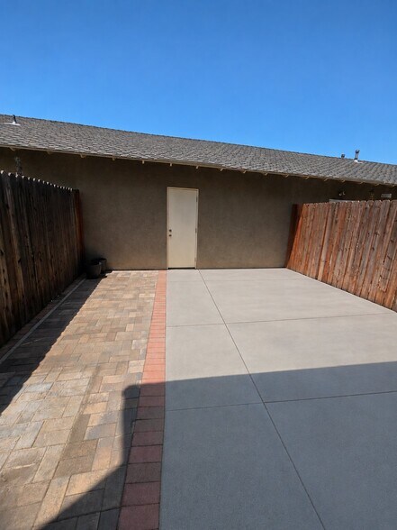 Building Photo - 1623 Heather Dr