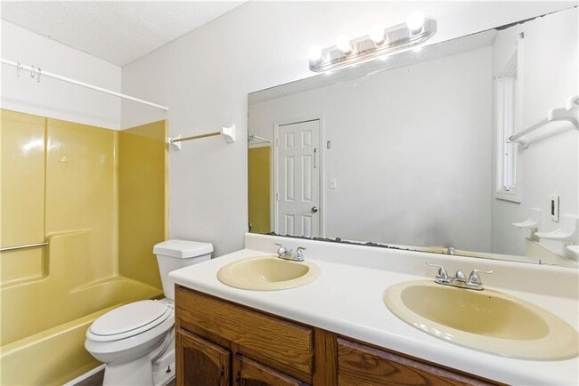 Building Photo - 2130 Fieldstone View Ct SE