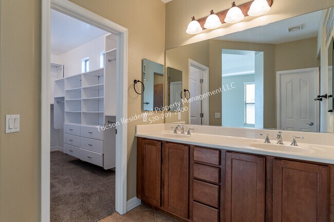 Building Photo - 799 West Camino Tunera