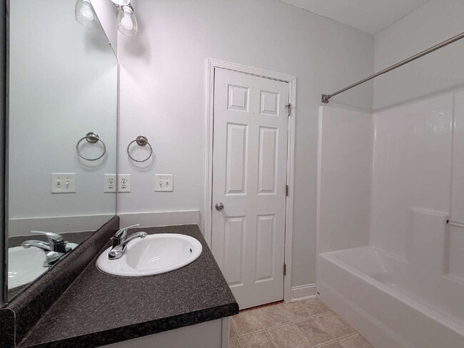 Building Photo - Charming 3-Bedroom Home in the Heart of Raleigh!