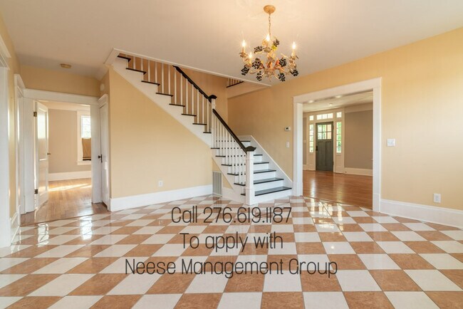 Building Photo - 809 Colonial Rd SW