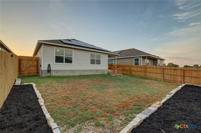 Building Photo - 1945 Redstart