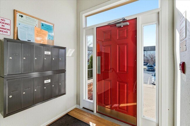 Building Photo - 819 Stratford Way