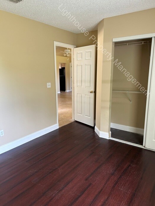 Building Photo - Beautiful Home Just Minutes to NAS JAX & 295 Large Fenced Backyard