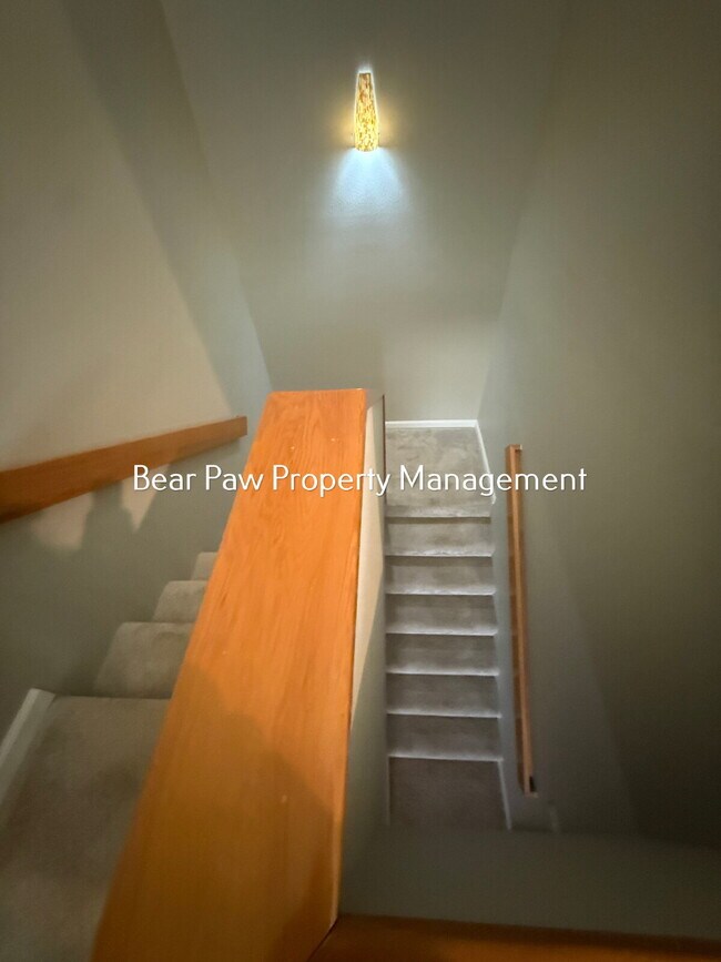 Building Photo - Charming 2-Bed Townhome in North Evergreen!