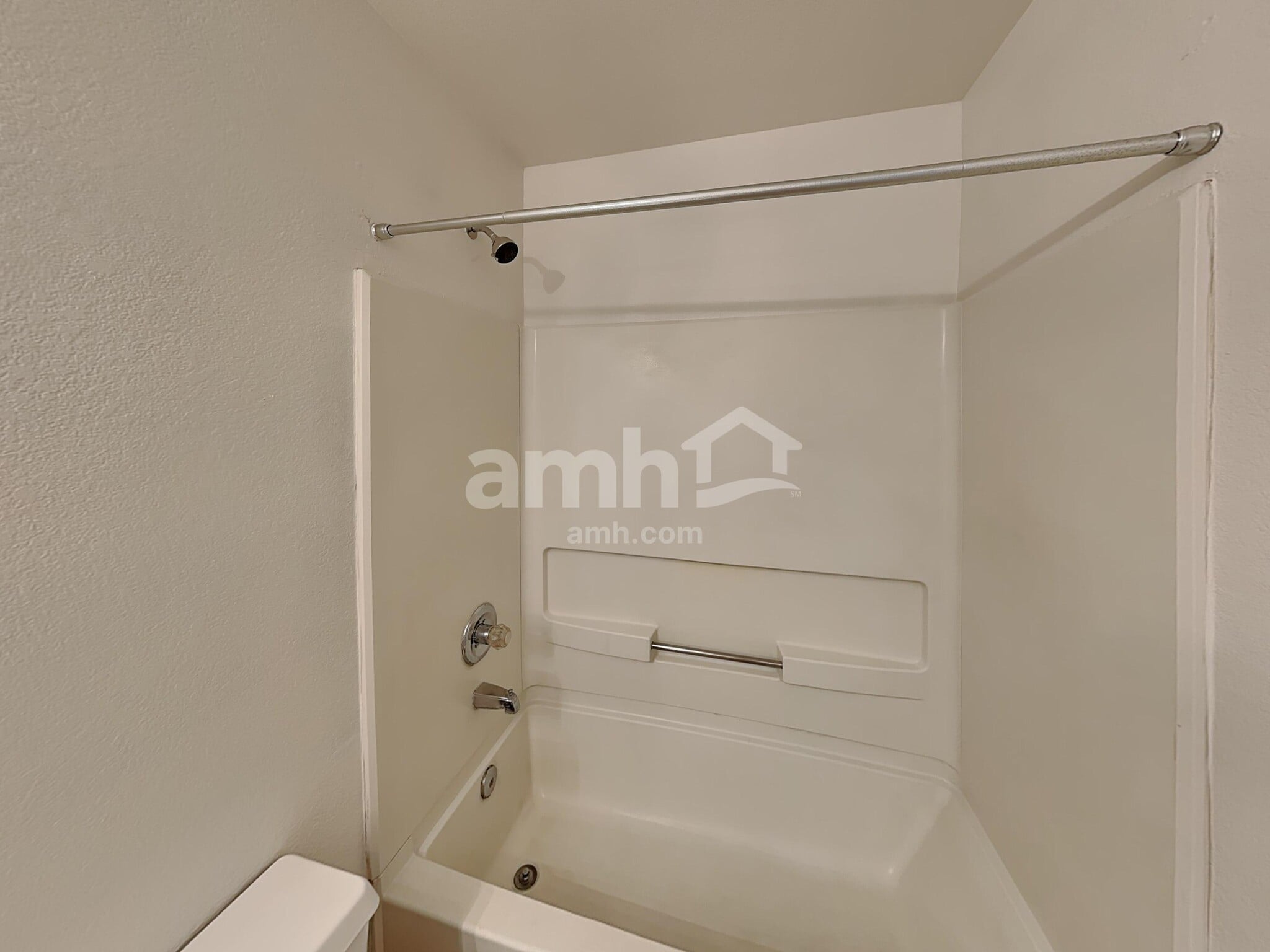 Building Photo - 9045 W Holly St