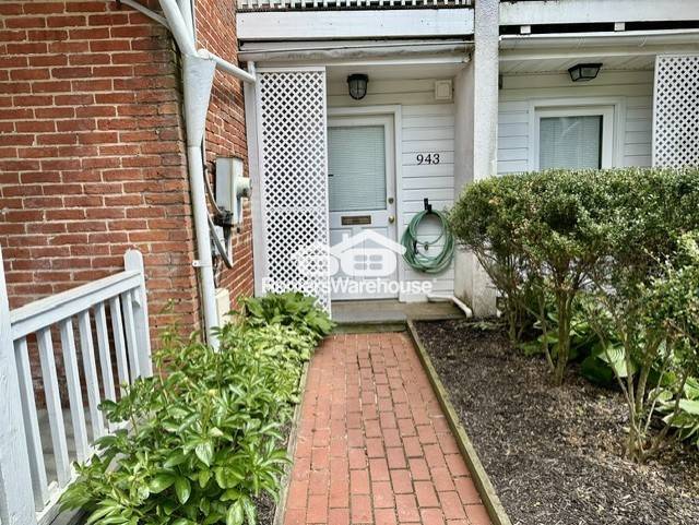 Building Photo - 943 Oella Ave