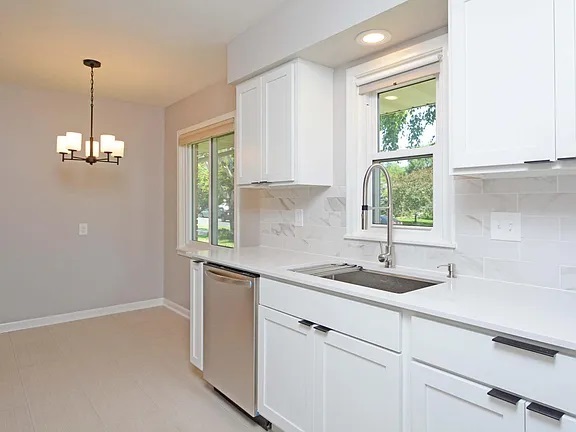 Modern Kitchen - 5206 Grandview Ln