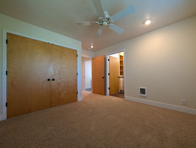 Building Photo - Beautiful 2-Bedroom, 2.5-Bath Condo Near Amazon Park!