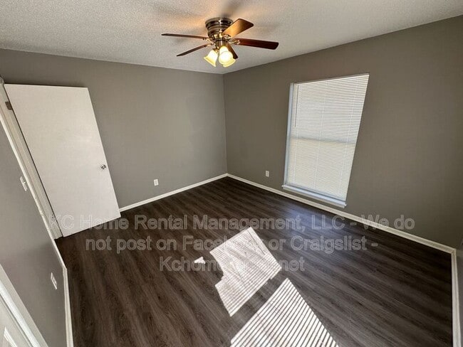 Building Photo - 8725 Countryshire Ln