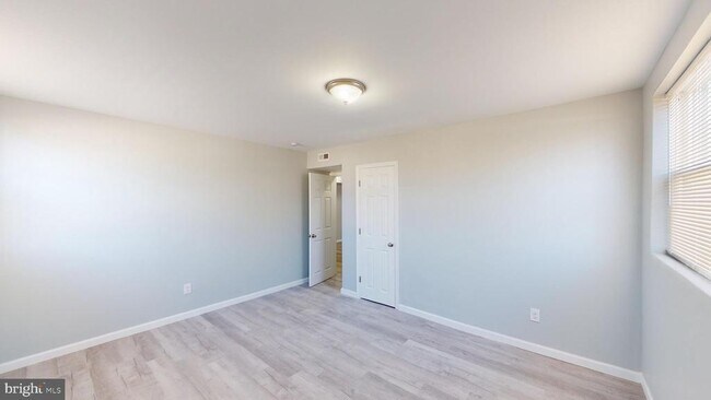 Building Photo - 910 Gateway Blvd