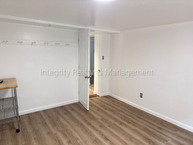 Building Photo - 4631 W Moncrieff Pl