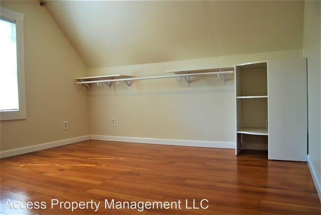 Building Photo - 3 br, 1 bath House - 31696 SW Bald Peak Rd