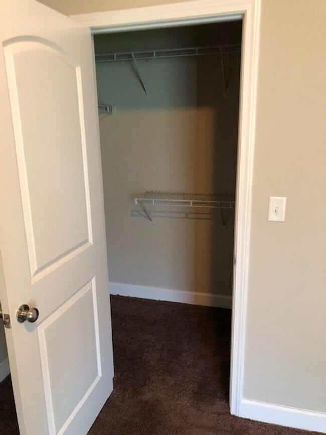 Building Photo - 2203 Forest Lake Dr