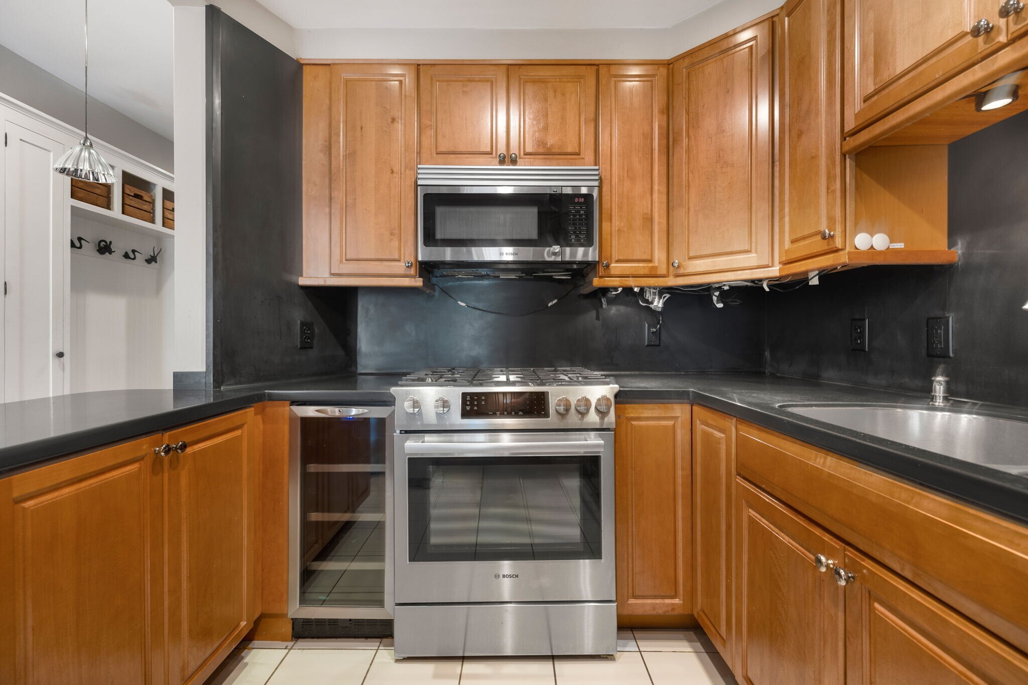 Building Photo - 1011 Beacon St