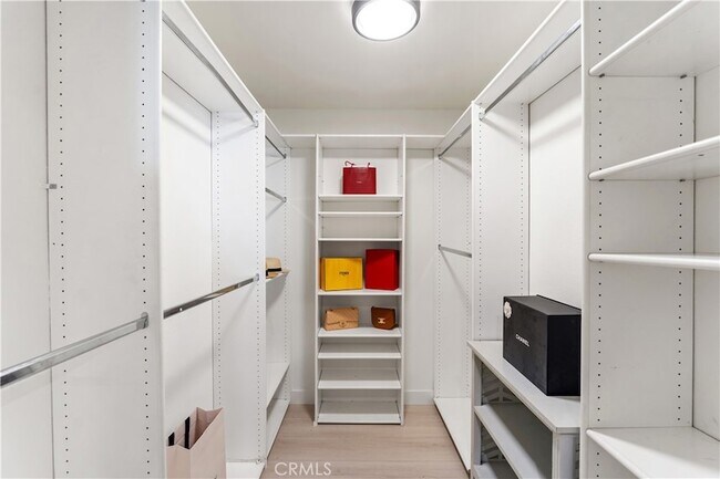 Building Photo - 4724 Park Granada