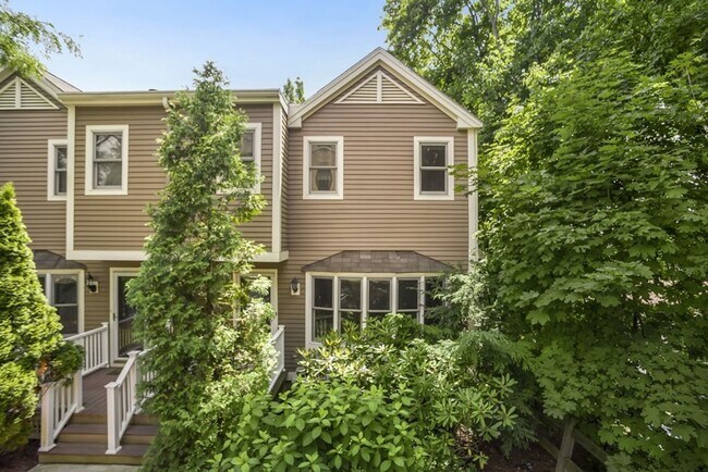 Building Photo - WOW!! BRIGHT AND SPACIOUS WATERTOWN UNIT W CENTRAL AIR, WASHER/DRYER