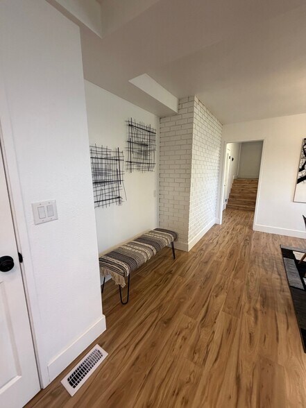 Building Photo - 11835 SE Valley View Terrace
