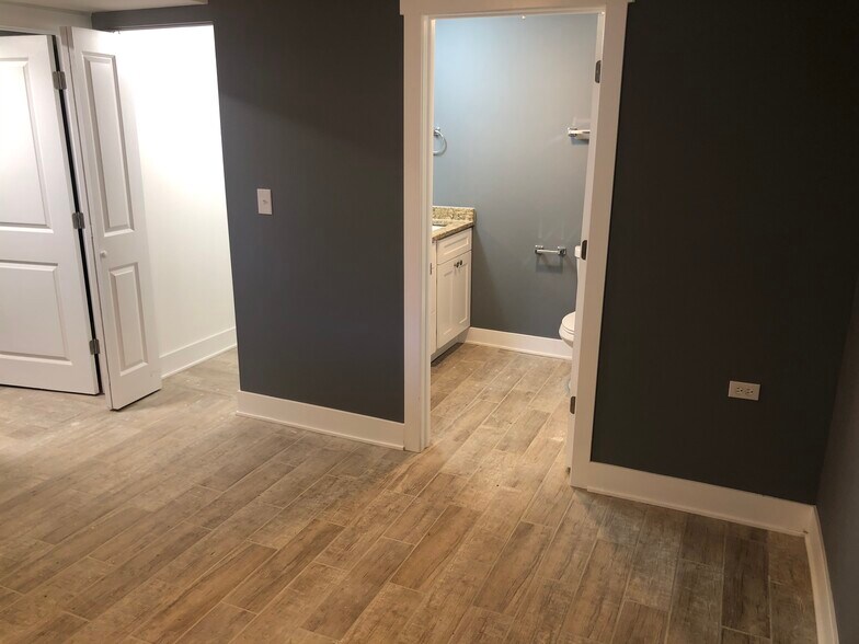 MASTER BEDROOM VIEW 4 UNFURNISHED - 4836 S Michigan Ave