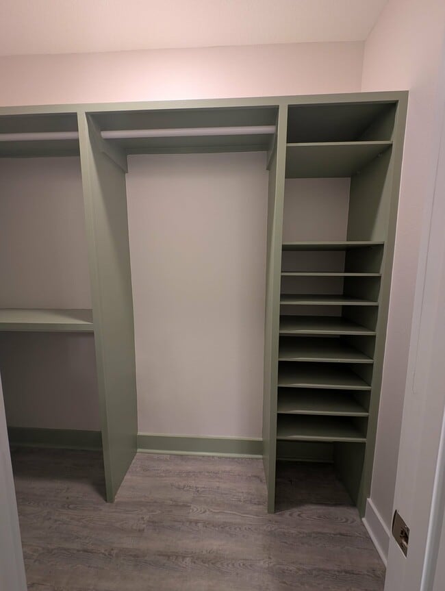 Building Photo - 13 Alexander Way