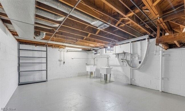 Building Photo - 10725 Vernon Ave
