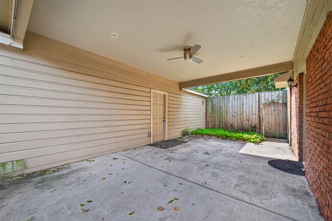 Building Photo - 7223 Alderney Dr