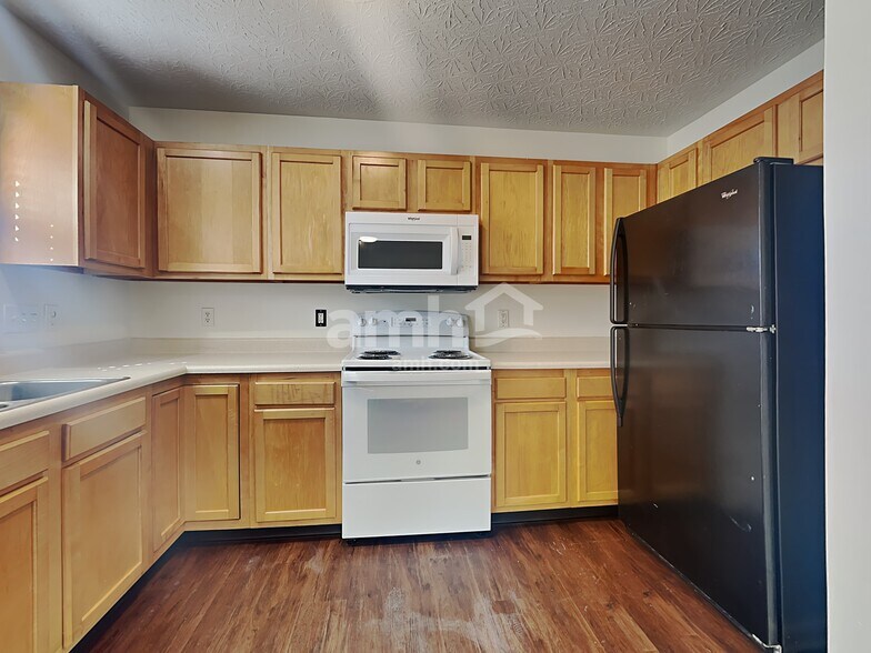 Building Photo - 2055 Whispering Wind Ln