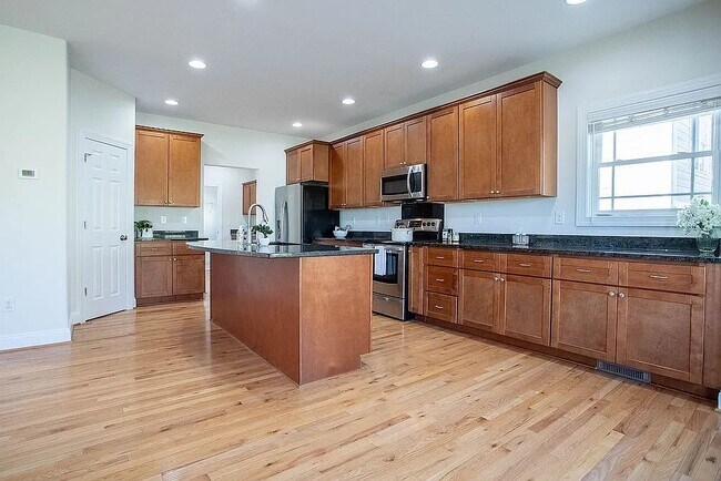 Building Photo - 361 Windsor Dr