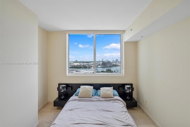 Building Photo - 253 NE 2nd St