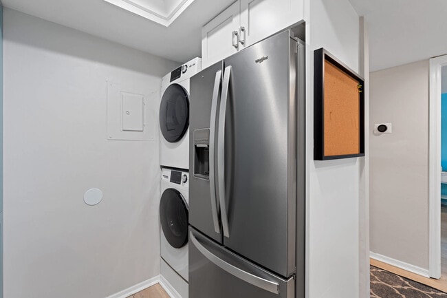 Building Photo - 600 Neapolitan Way