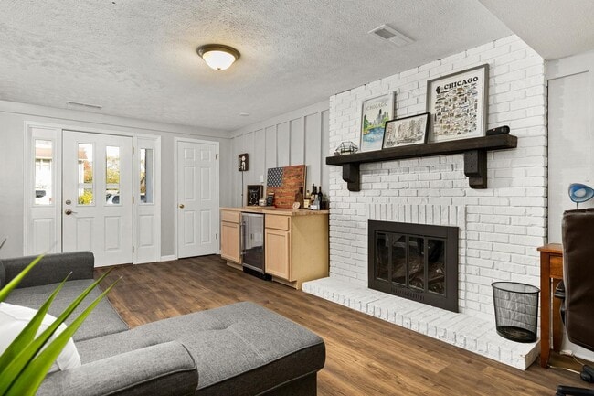 Building Photo - 6007-6009 N Imperial Drive