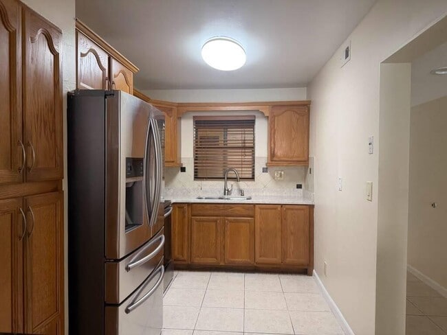 Building Photo - 2977 Riverside Dr