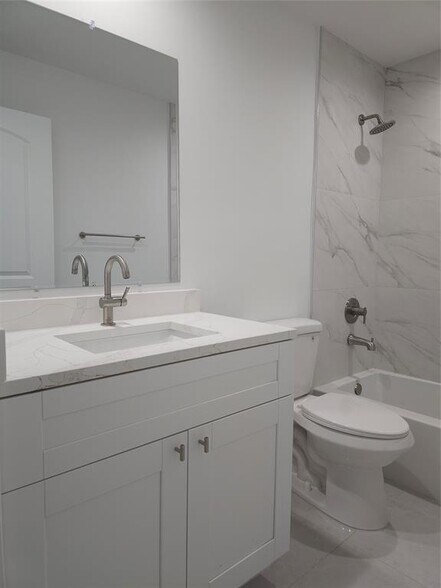 Building Photo - 9557 NW 2nd Pl