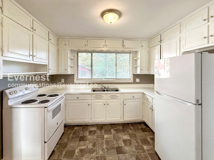 Building Photo - 937 Hickory Dr