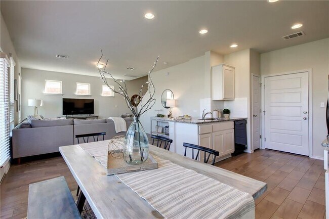 Building Photo - 1031 Chad Lp