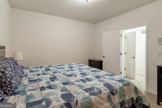 Building Photo - 3850 Glenhurst Dr