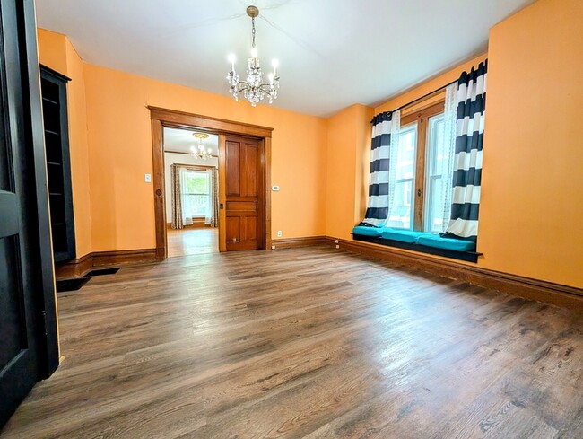 Building Photo - 517 1st Ave W