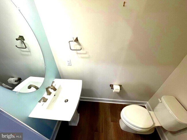 Building Photo - 33789 Freeport Dr