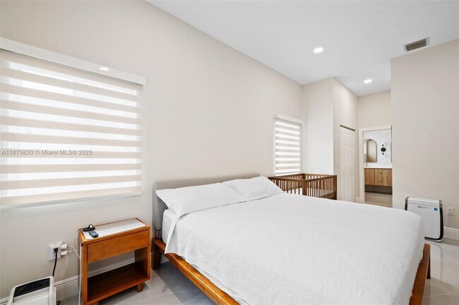 Building Photo - 3103 SW 140th Ave