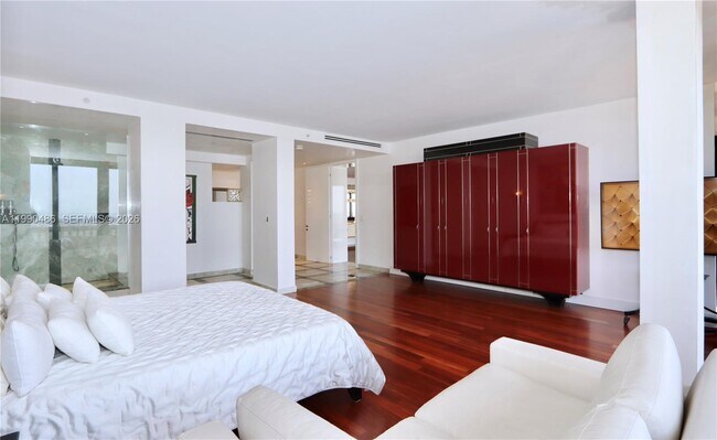 Building Photo - 1000 W Island Blvd