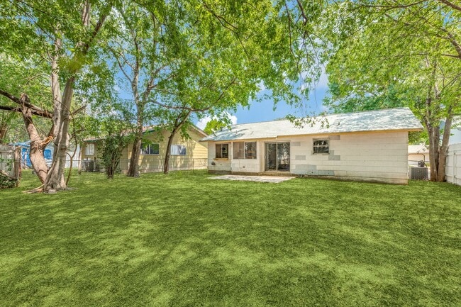 Building Photo - 3 bed 3.5 bath located in Westwood Park Subdivision