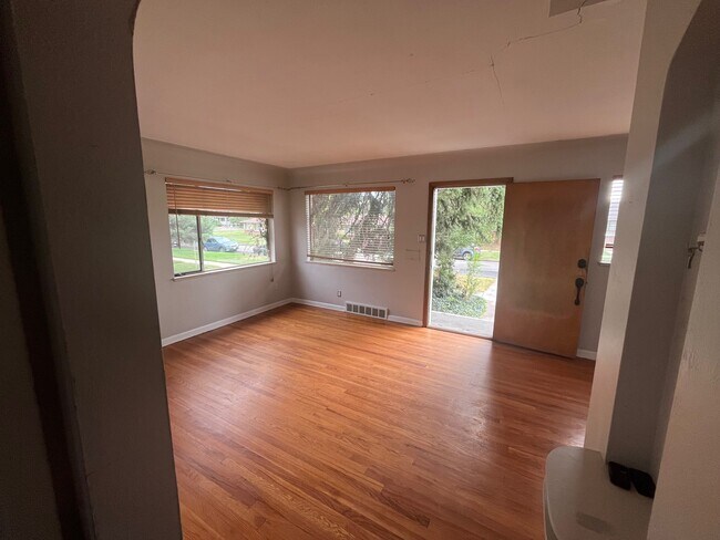 Building Photo - 2160 King St