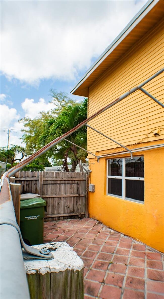 Building Photo - 67 NE 12th Ave