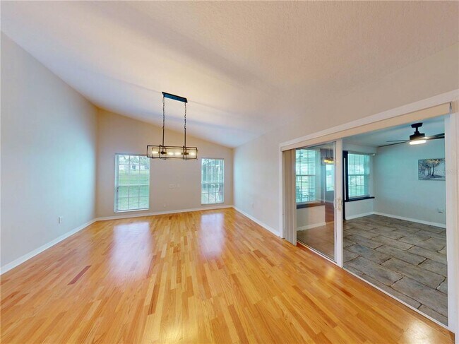 Building Photo - 7923 Ridge Pointe Dr E