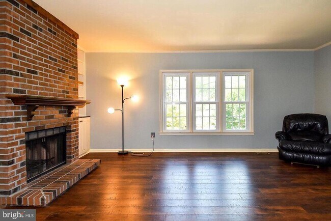 Building Photo - 10451 Malone Ct