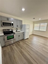 Building Photo - 1731 Alcazar Dr